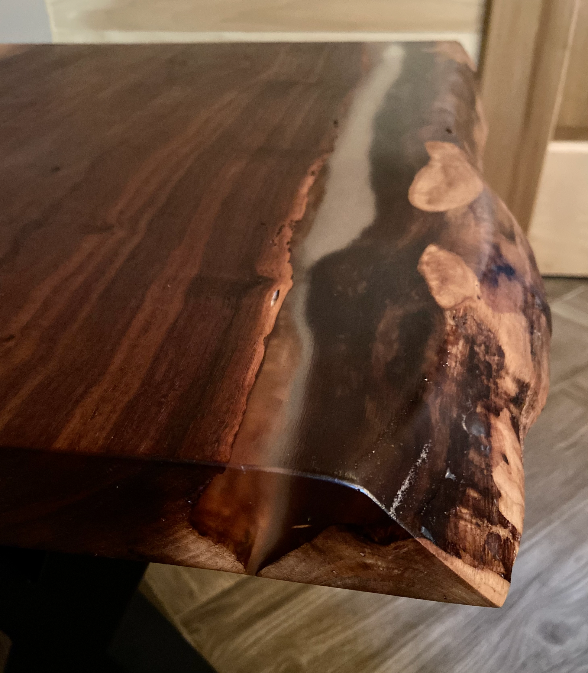 epoxy resin table. Walnut and transparent resin table.